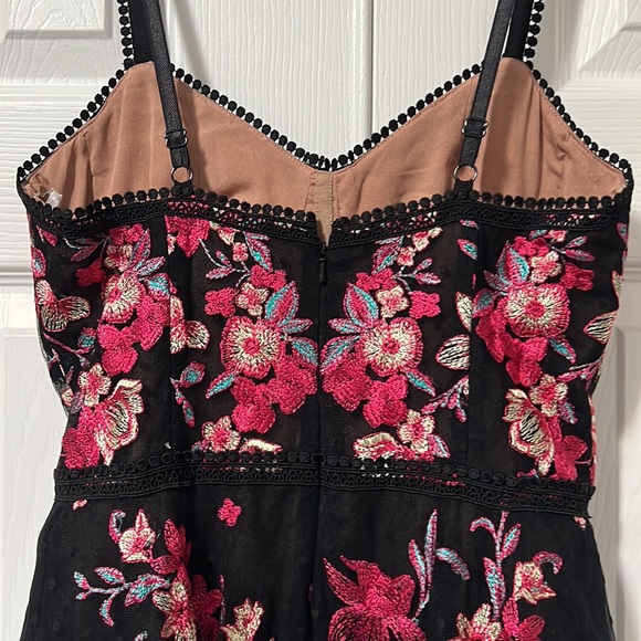 Marchesa notte
Women's Black Embroidered High-low Flocked Tulle Gown - Picture 7 of 8